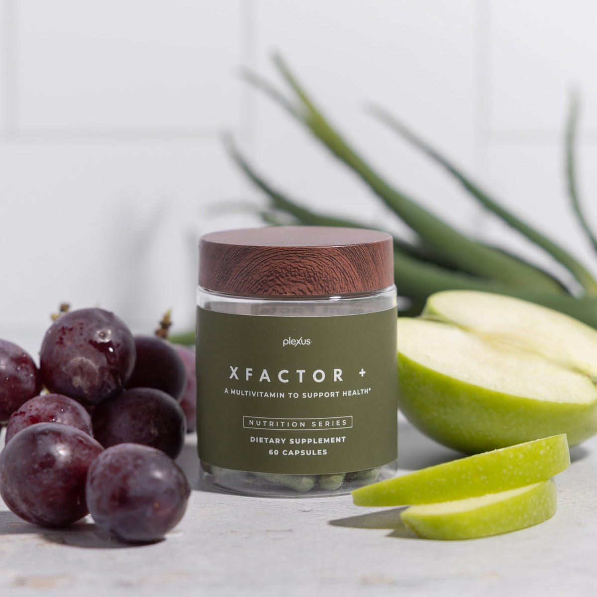 Plexus Xfactor+® capsules sur une table