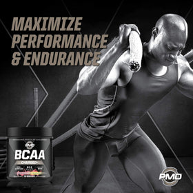 PMD BCAA Charged 340g en poudre dans un verre