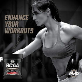 PMD BCAA Charged mélange à boire Cerise Limeade sur une table de sport