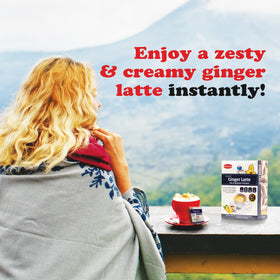 Pocas Latte de Gingembre Instantané dans une tasse avec eau chaude