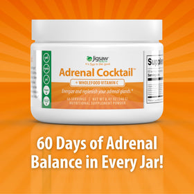 Pot de Cocktail Surrénal Jigsaw Health ouvert avec une cuillère