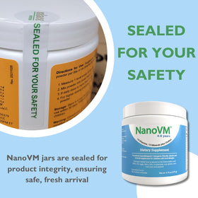 Pot de multivitamines NanoVM ouvert avec une cuillère à côté