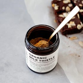 Pot en verre recyclable de poudre de chardon-marie Erbology