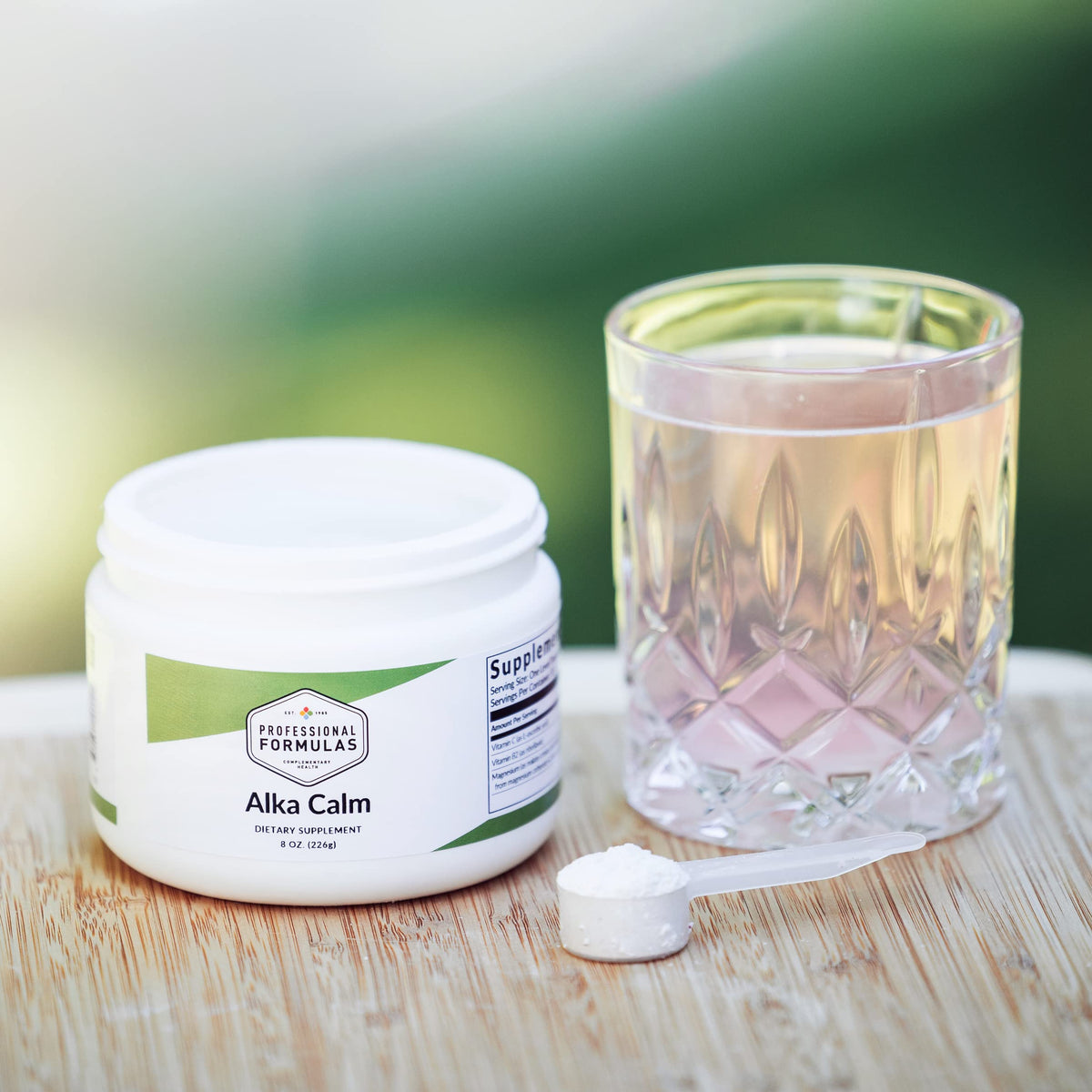 Poudre Alka Calm dans un verre d'eau effervescente