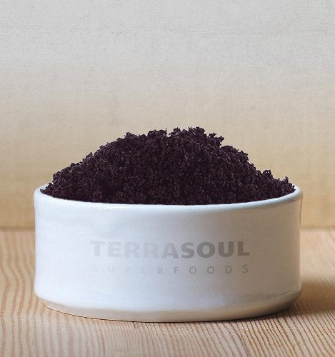 Poudre d'Açaï Terrasoul Superfoods en utilisation dans un smoothie