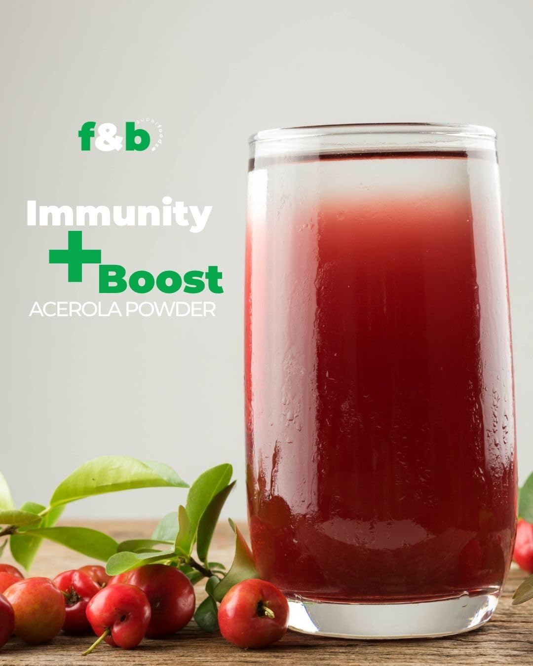 Poudre d'acerola bio f&b superfoods dans un smoothie