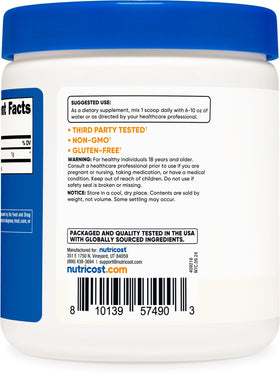 Poudre d'Acétyl L-Carnitine Nutricost dans un verre d'eau