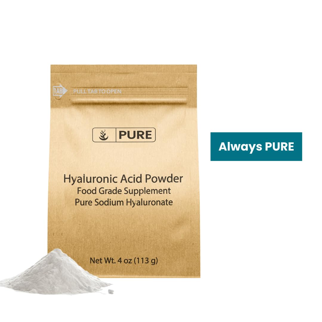 Poudre d'acide hyaluronique PURE ORIGINAL INGREDIENTS sur une cuillère