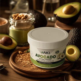 Poudre d'avocat AKI ORGANIC dans un smoothie fruité