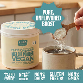 Poudre d'huile MCT BUBS Naturals dans une cuillère en bois
