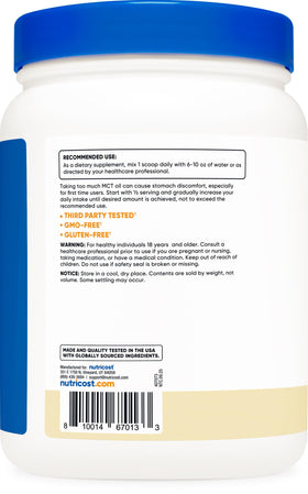 Poudre d'huile MCT C8 Nutricost sur une cuillère