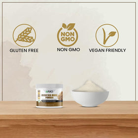 Poudre d'Irish Sea Moss AKI ORGANIC mélangée dans un smoothie