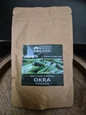 Poudre d'okra Blessfull Healing sur une table en bois
