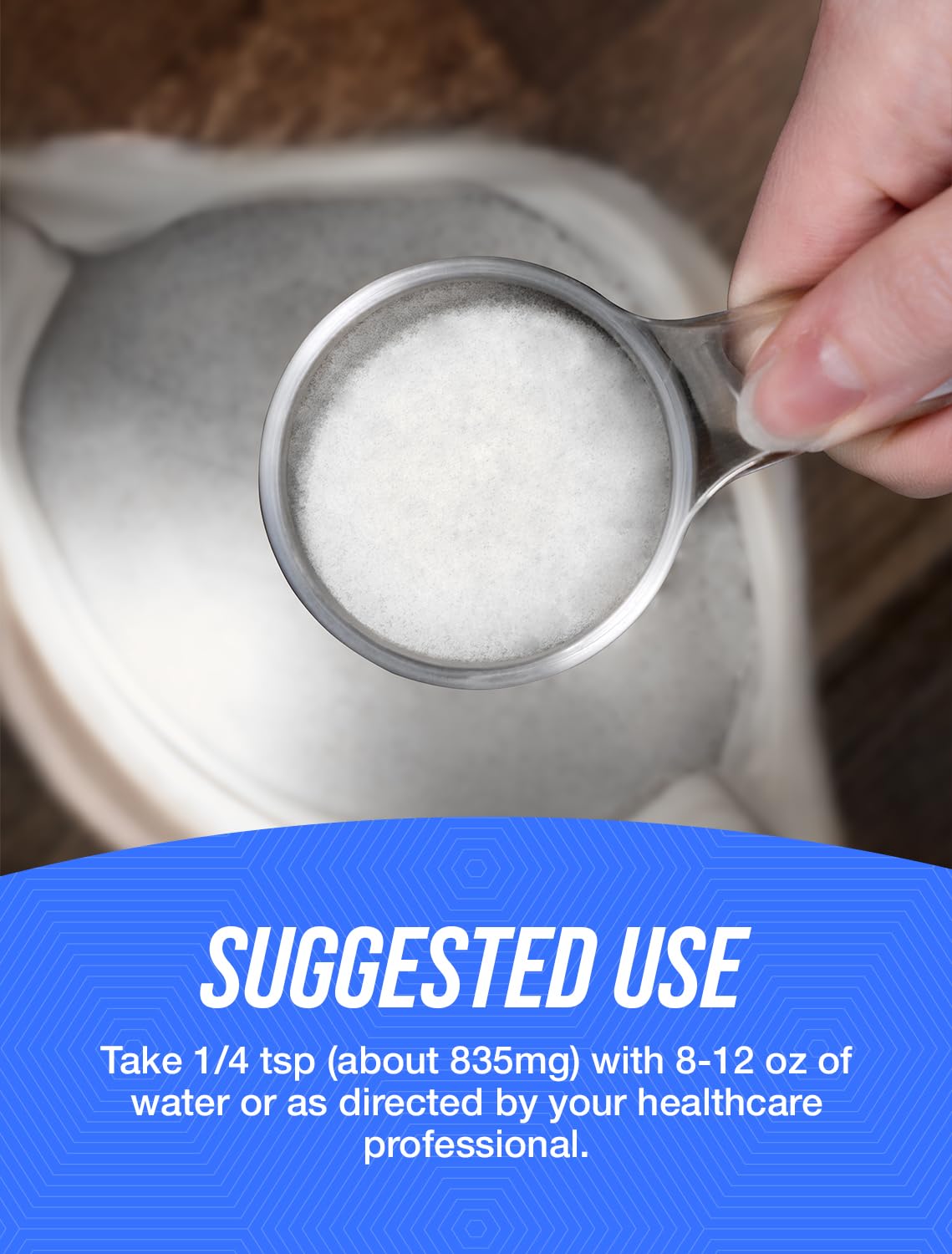 Poudre d'oxyde de magnésium BulkSupplements mélangée avec un smoothie