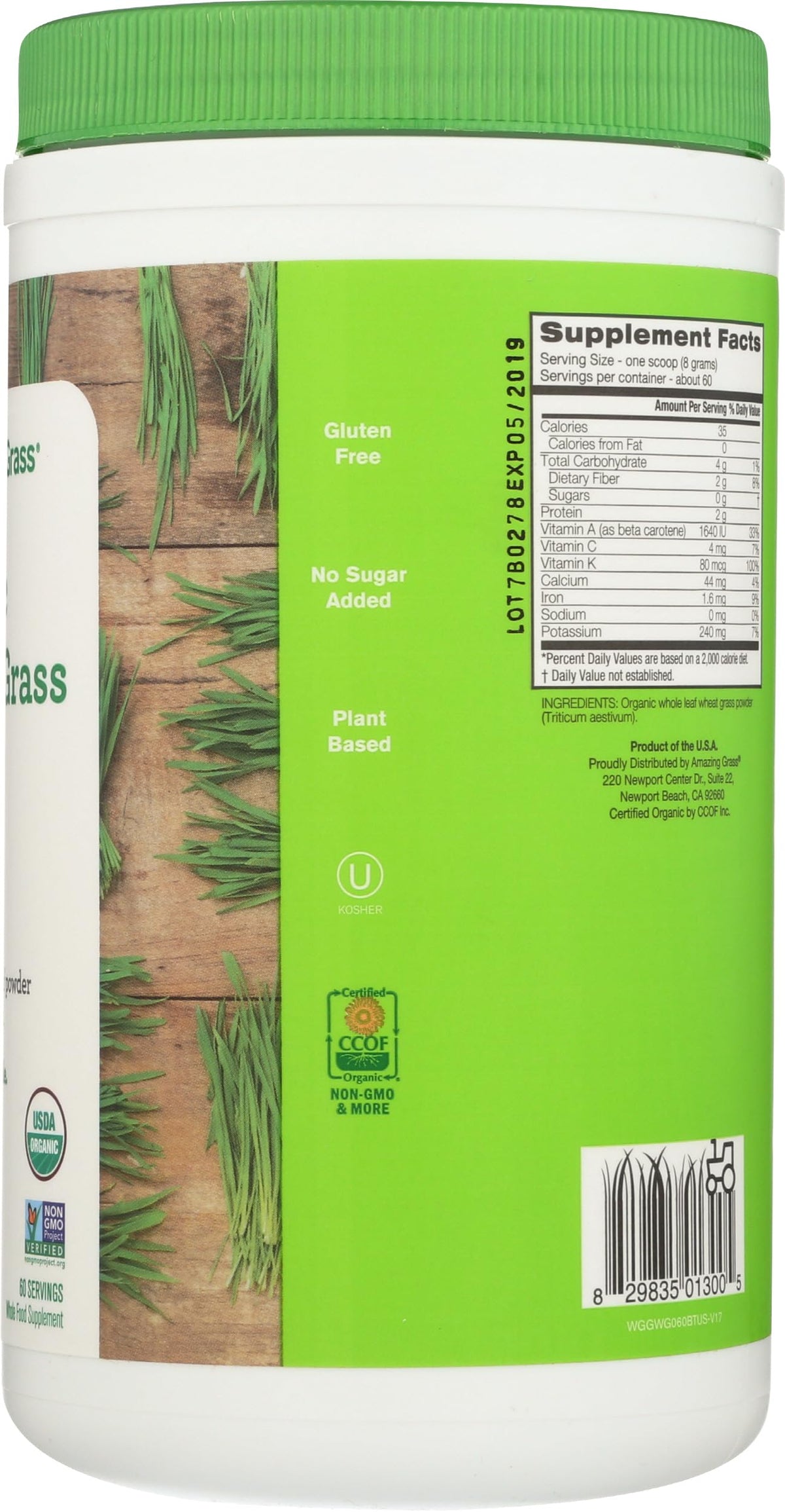 Poudre de Blé Vert Bio Amazing Grass sur un fond blanc