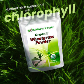 Poudre de Blé Vert Bio Z Natural Foods en utilisation dans un smoothie