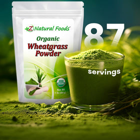 Poudre de Blé Vert Bio Z Natural Foods sur une table