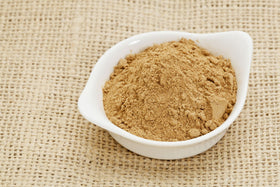 Poudre de camu camu bio Food to Live dans un bol