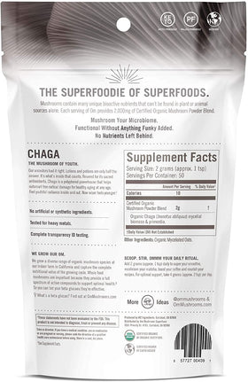 Poudre de Champignon Chaga Bio OM MUSHROOM SUPERFOOD sur une table en bois