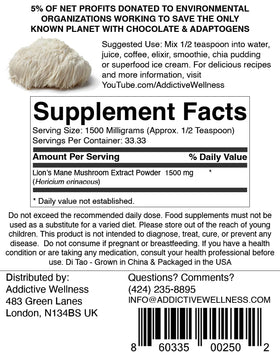 Poudre de champignon Lion's Mane 1500 mg sur une table en bois