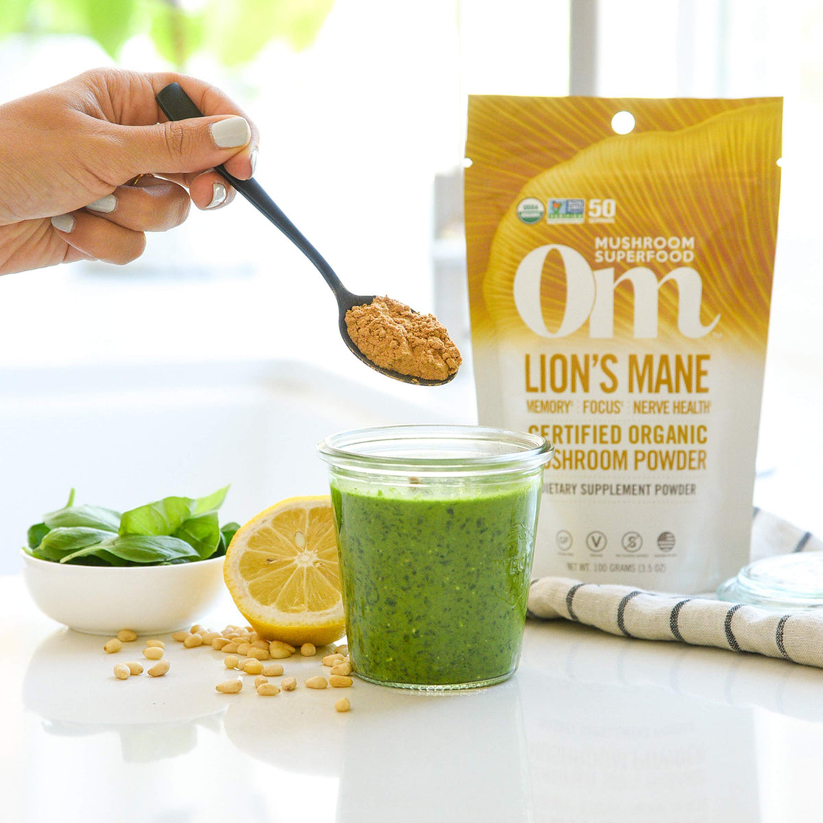 Poudre de champignon Lion's Mane dans un shaker