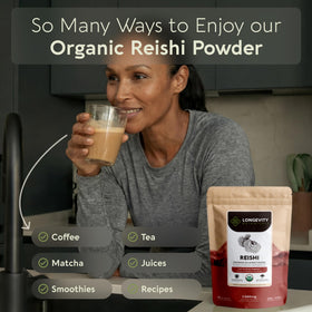 Poudre de champignon Reishi bio Longevity Botanicals en utilisation dans une boisson chaude