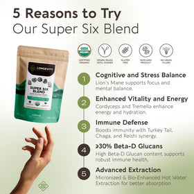 Poudre de champignon Super Six mélangée dans un smoothie
