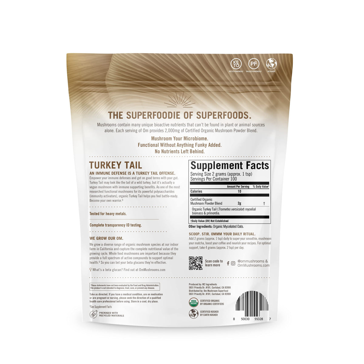 Poudre de champignon Turkey Tail bio dans un environnement naturel
