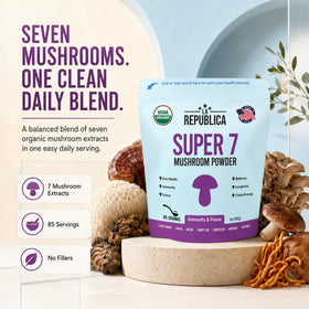 Poudre de Champignons Super 7 sur un plat de soupe