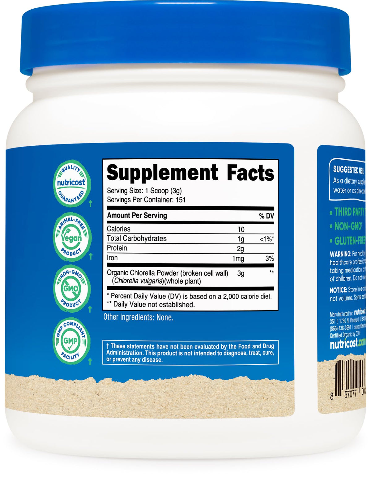 Poudre de chlorella bio Nutricost sur une table avec ingrédients