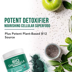 Poudre de chlorelle bio Triquetra Health avec cuillère