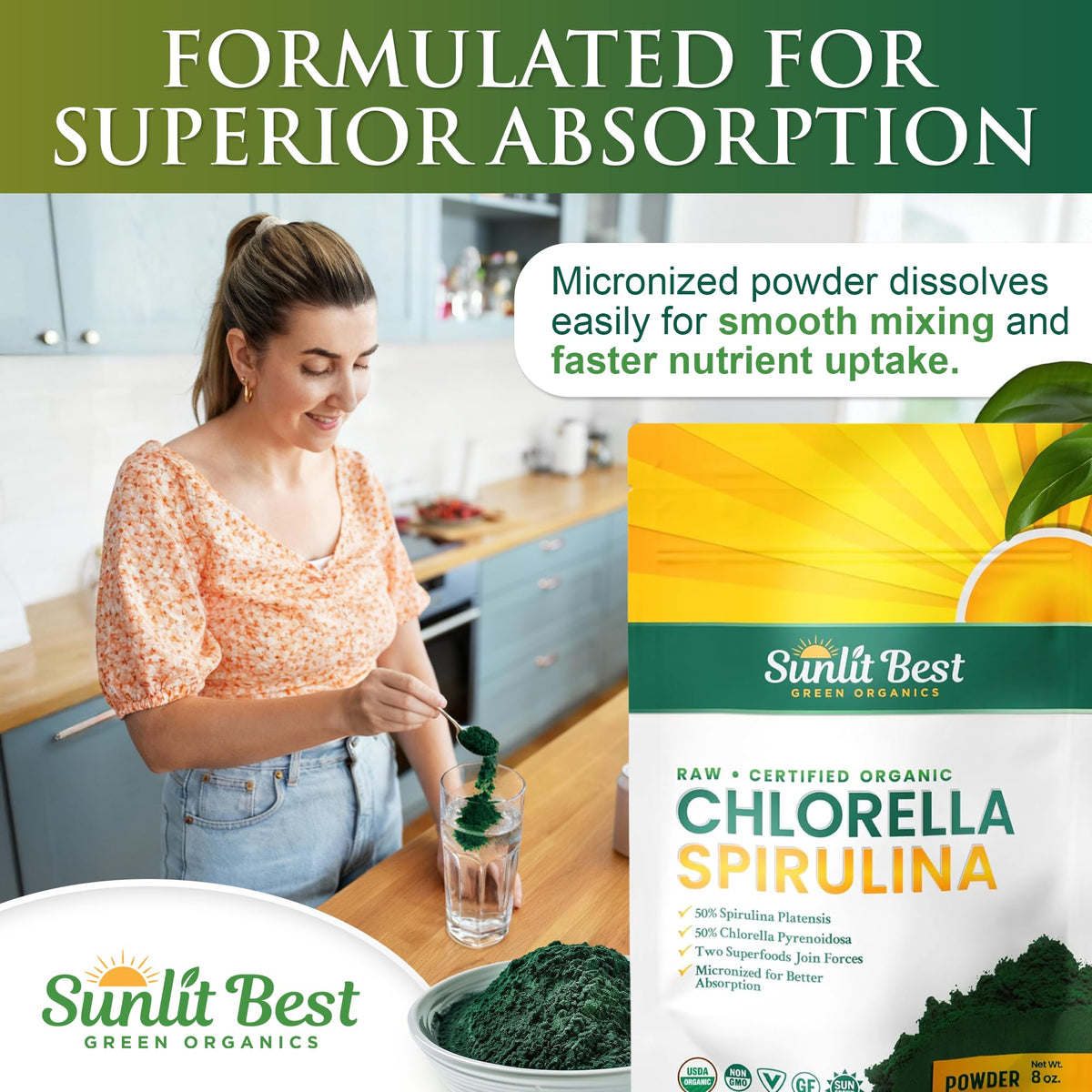 Poudre de chlorelle et spiruline Sunlit Best sur une table