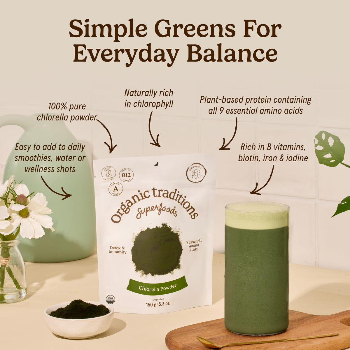 Poudre de chlorelle Organic Traditions dans un bol avec cuillère