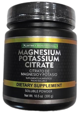 Poudre de citrate de magnésium et potassium Plantimex 300 g en utilisation dans un smoothie