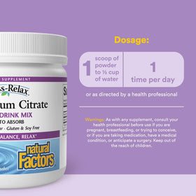 Poudre de citrate de magnésium Natural Factors versée dans un verre d'eau