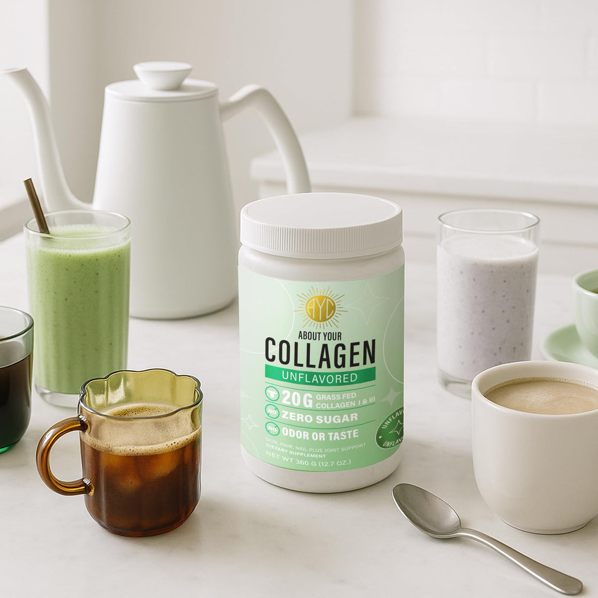 Poudre de collagène ABOUT YOUR COLLAGEN sur une table en bois