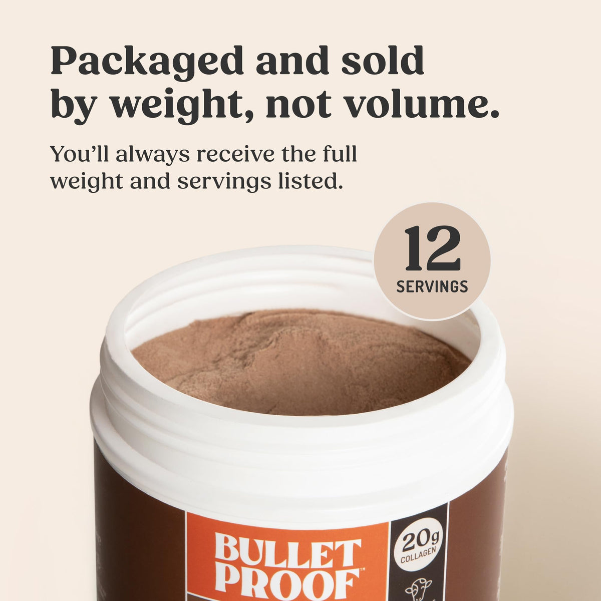 Poudre de Collagène au Chocolat Bulletproof 621g sur une table en bois
