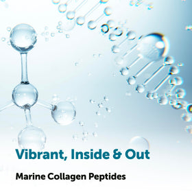 Poudre de Collagène Marin Micro Ingredients à côté d'un café