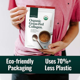 Poudre de Collagène Natural Force à côté d'un livre de recettes