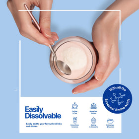 Poudre de collagène The Intelligent Health mélangée dans un smoothie