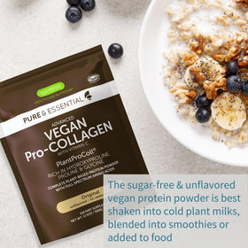 Poudre de collagène vegan Igennus dans une cuillère, vue rapprochée