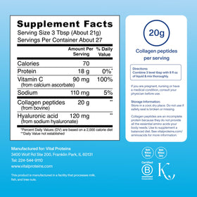 Poudre de collagène Vital Proteins, 680g, à côté d'un verre d'eau