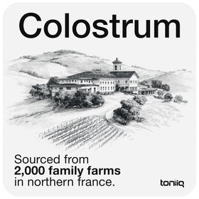 Poudre de colostrum bovin Toniiq sur une table en bois