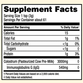 Poudre de colostrum Surthrival 191g sur une cuillère