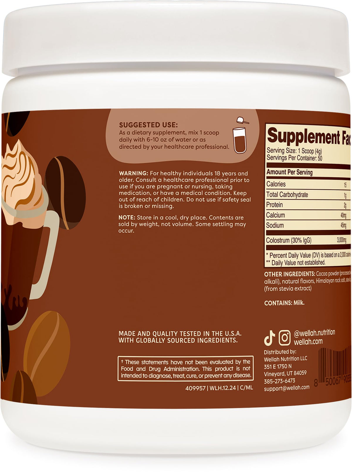 Poudre de colostrum Wellah Mocha Latte dans un verre avec une cuillère