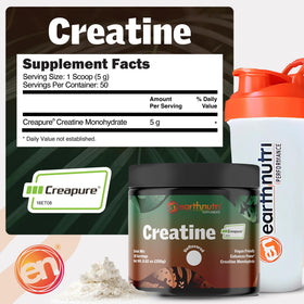 Poudre de créatine EarthNutri mélangée dans un shake protéiné
