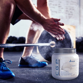 Poudre de créatine Glycerol Phosphate a balanced routine Nutrition sur une cuillère