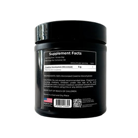 Poudre de créatine monohydrate Bayter Nutrition dans un verre d'eau