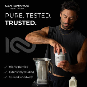 Poudre de créatine monohydrate Centenarius Nutrition 300g sur une table