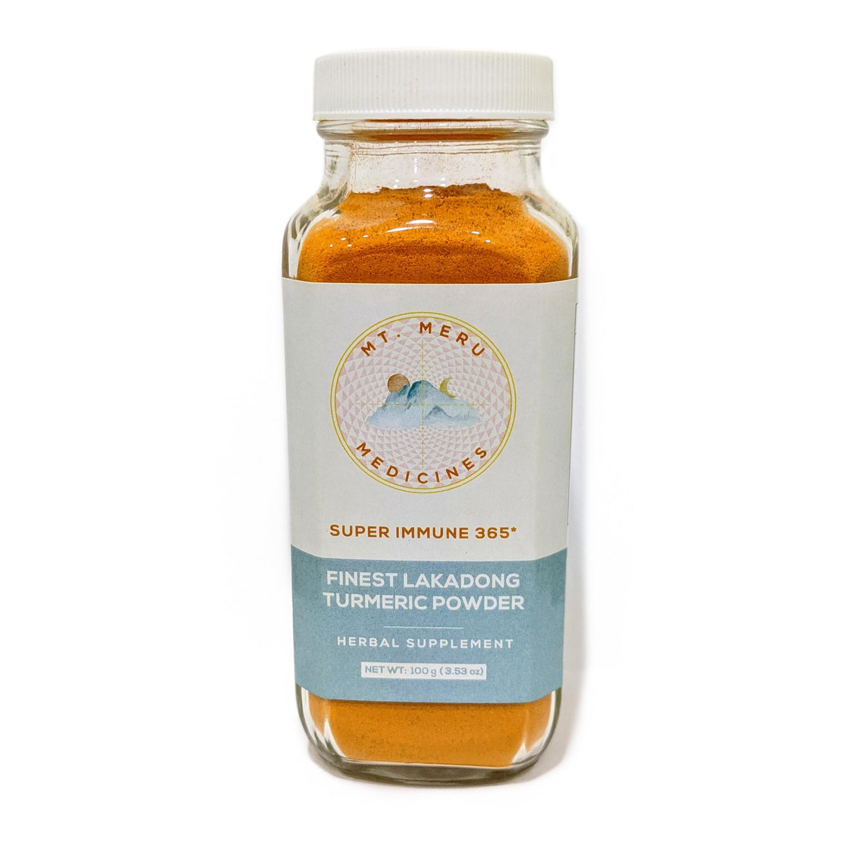 Poudre de Curcuma Lakadong avec des herbes fraîches